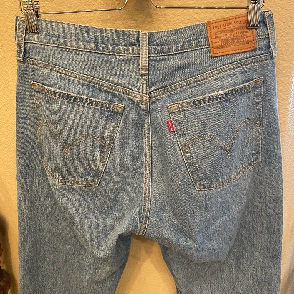 LEVI’S Premium Women Blue Buttoned Fly Wedgie Straight Jeans Size 28 - Picture 5 of 10